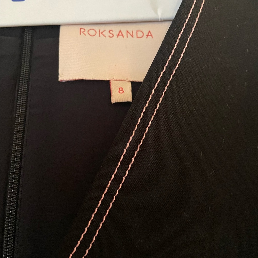 Roksanda Ilincic Black V-Neck Peplum Top with Pink Contrast Stitching - Picture 3 of 5
